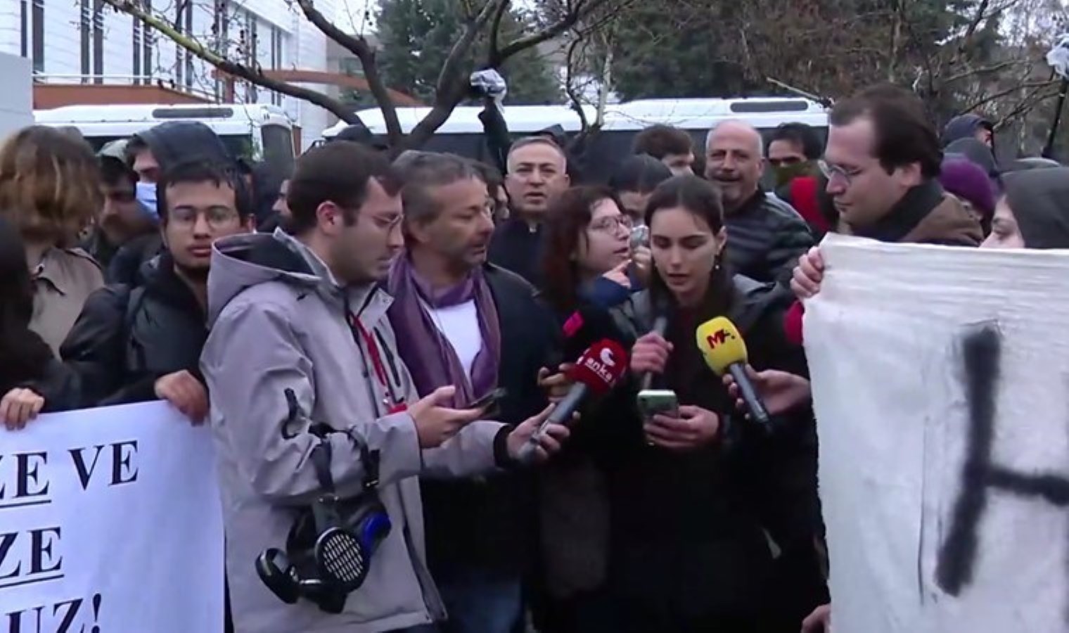 Soruşturma kıskacı: Ankara’da üniversiteliler YÖK’e yürüdü!