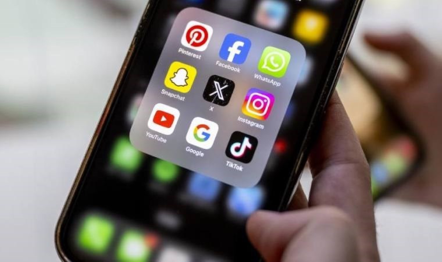 Sosyal medyaya ulaşılamıyor… Kısıtlama bugün de devam ediyor!