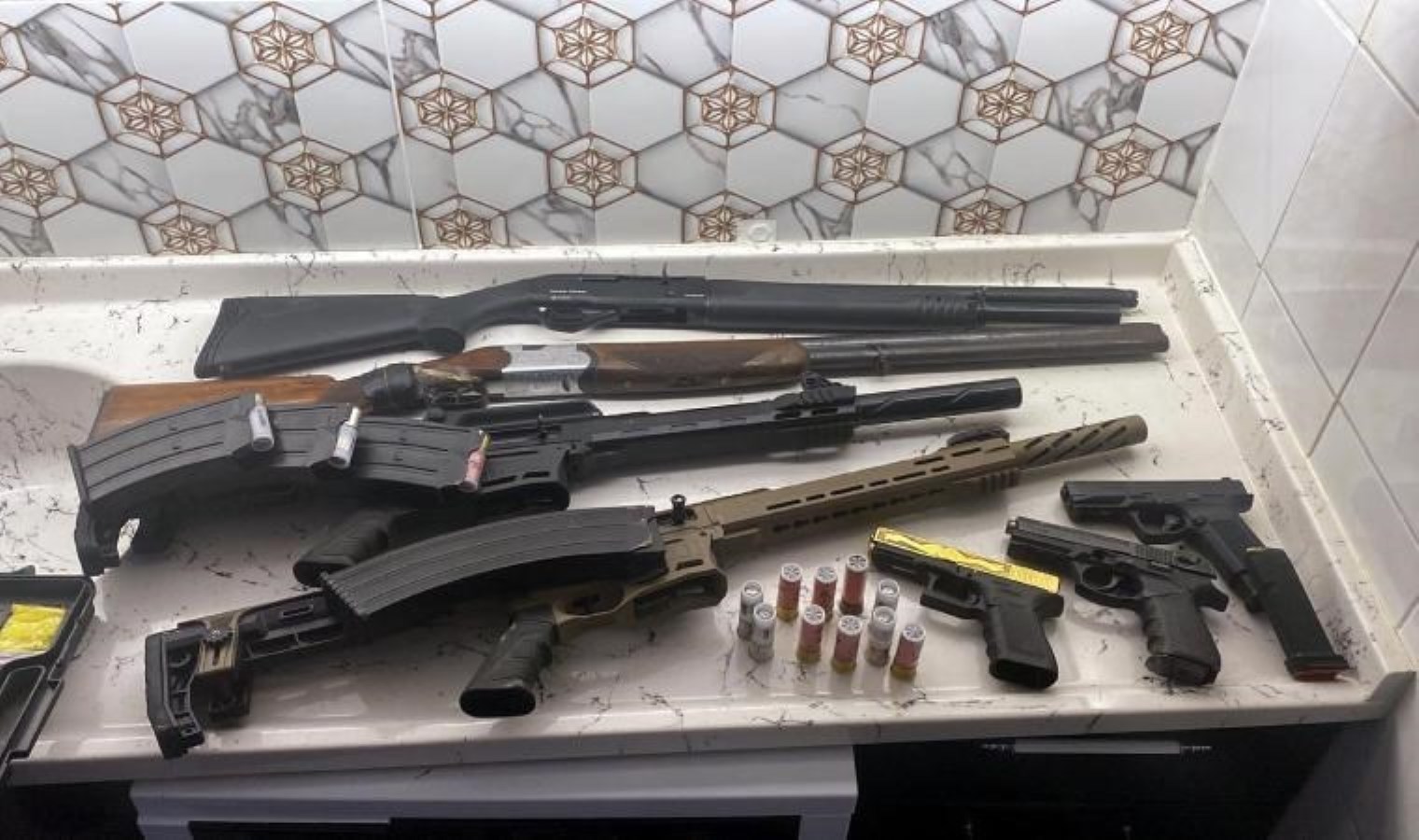 Tekirdağ’da ruhsatsız silahlar ile uyuşturucu ele geçirildi!