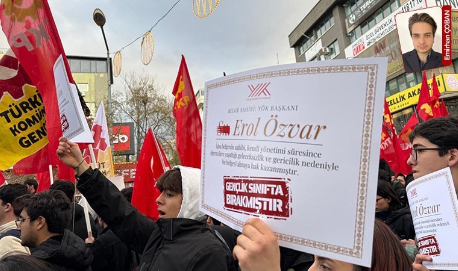 TKP’li gençler Ankara’da yürüyüş gerçekleştirdi: Gençler iktidara ‘hayali diploma’ verdi