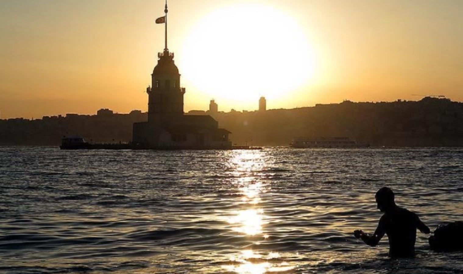 Türkiye’de rekor sıcaklıkta ‘kırbaç’ etkisi: ‘Tarihe geçti’