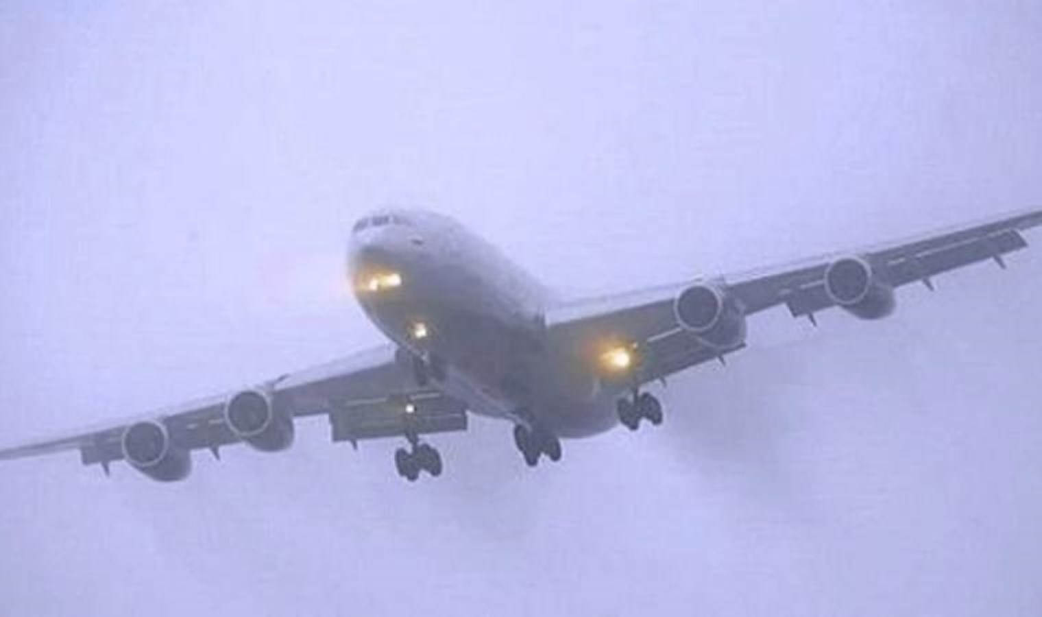 Uçak inişlerine sis engeli