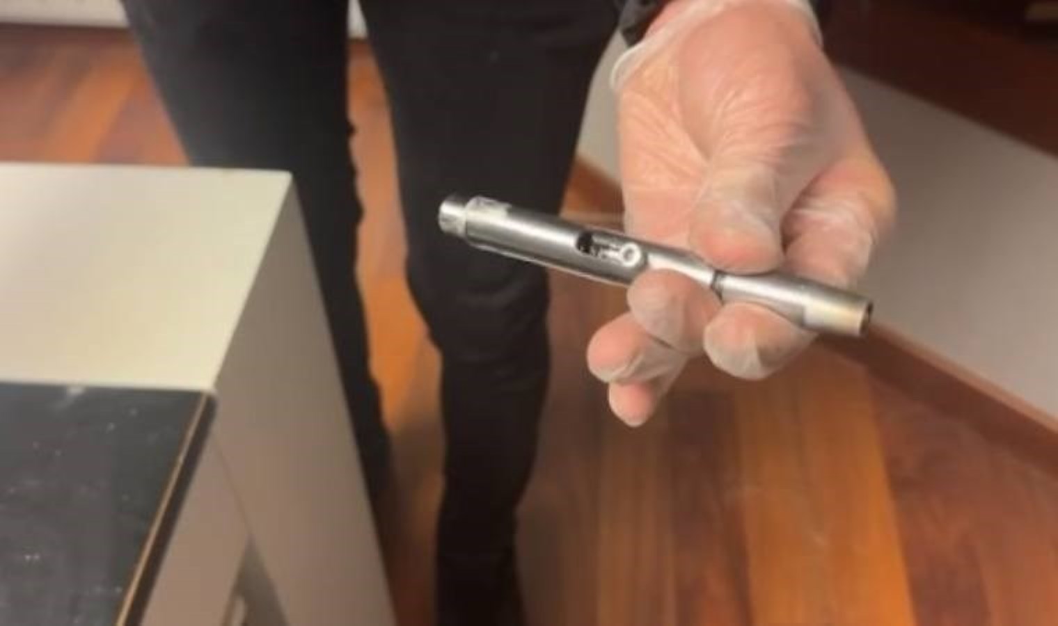 Uyuşturucu operasyonunda ‘suikast silahı’ ele geçirildi!