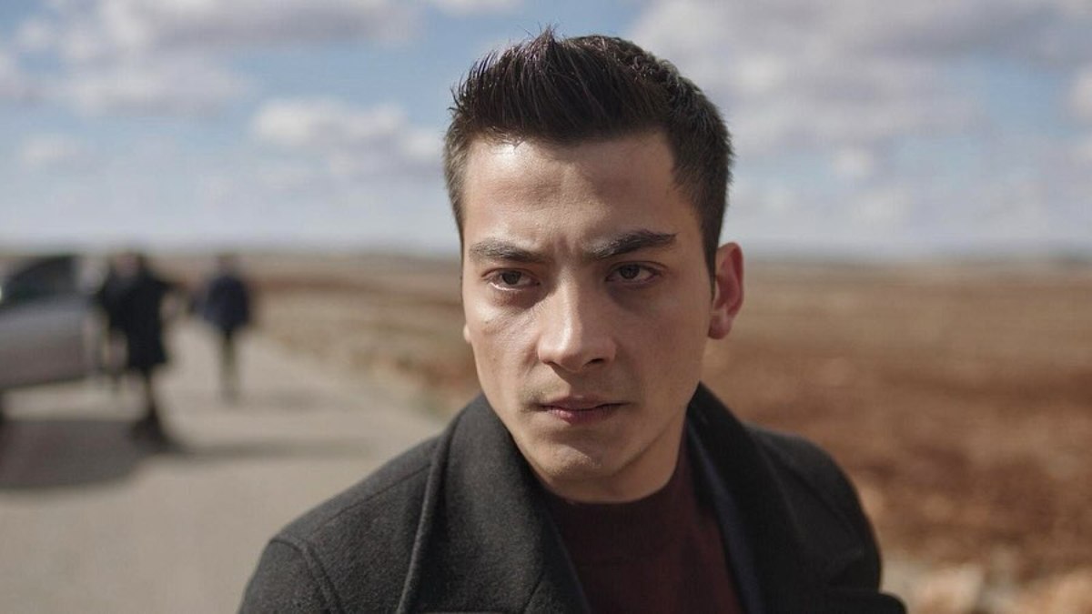 Uzak Şehir’in Kaya Albora’sından yeni pozlar! “Sert kaya”