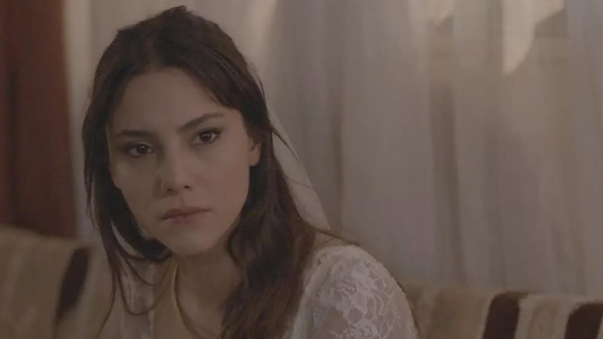 Uzak Şehir’in Zerrin’i son pozuyla Instagram’ı salladı! “Zerrin, bu bir devrim”