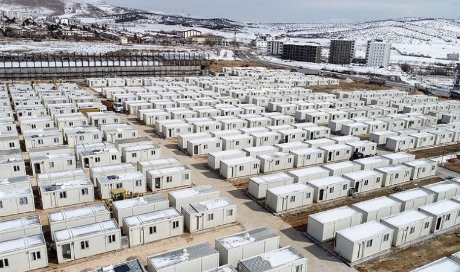 Valilik yazı gönderdi… Elazığ’daki konteyner kent tahliye edilmek isteniyor: ‘Nereye gidecek bu insanlar, bu yetimler?’