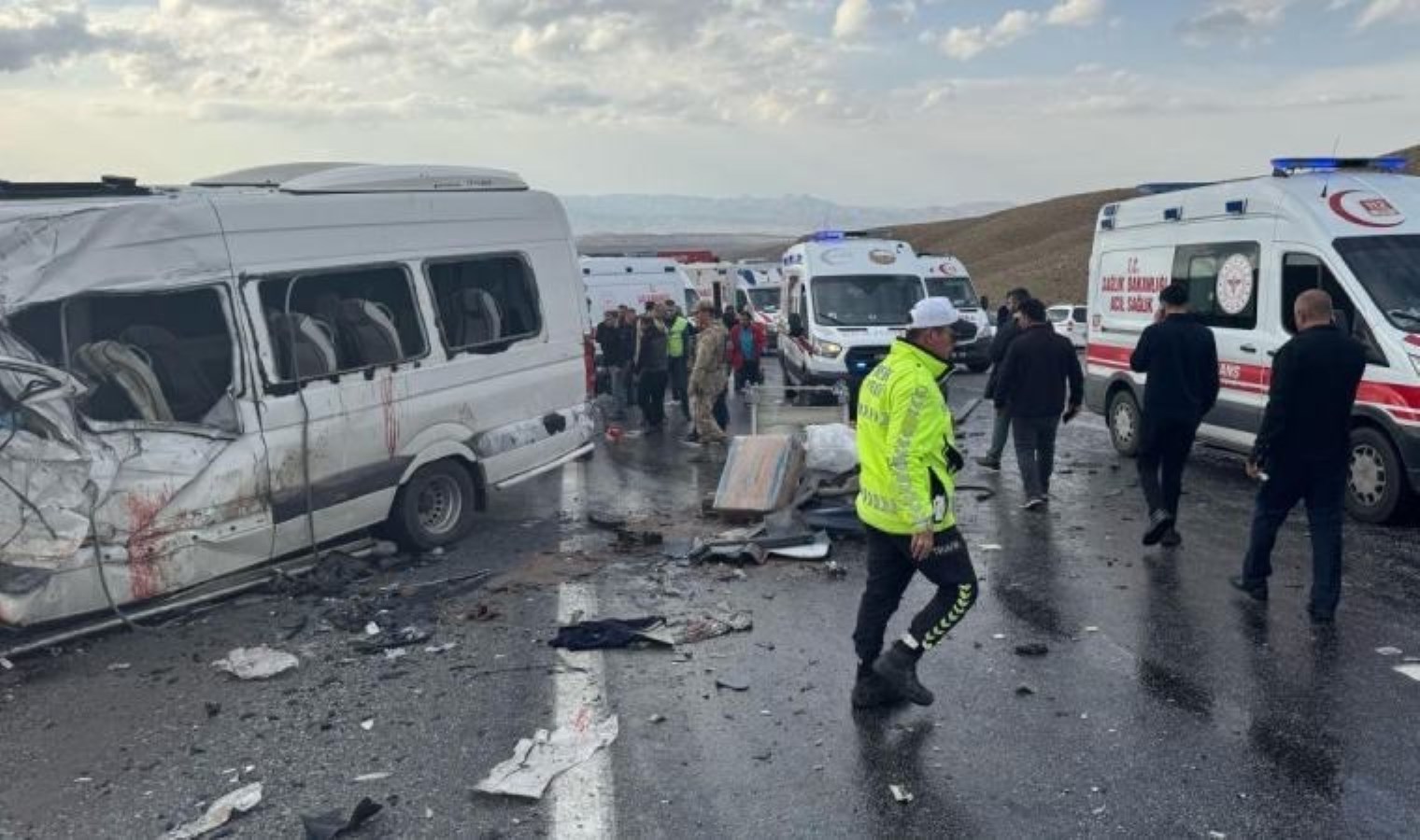 Van’da feci kazada ölü sayısı 8’e yükseldi