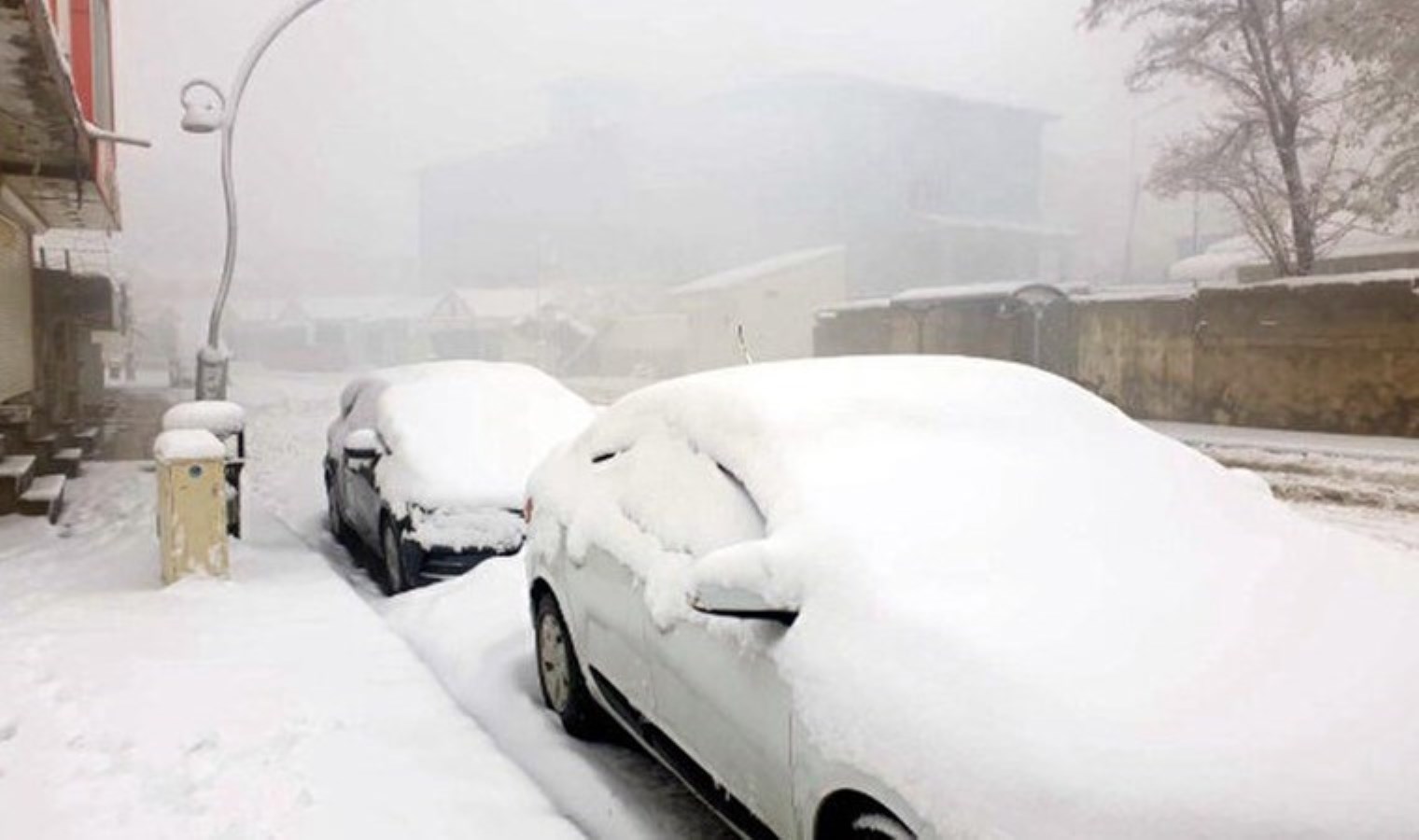 Van’ı nisan ayında ‘kar’ vurdu: 40 yerleşim yerinin yolu ulaşıma kapandı