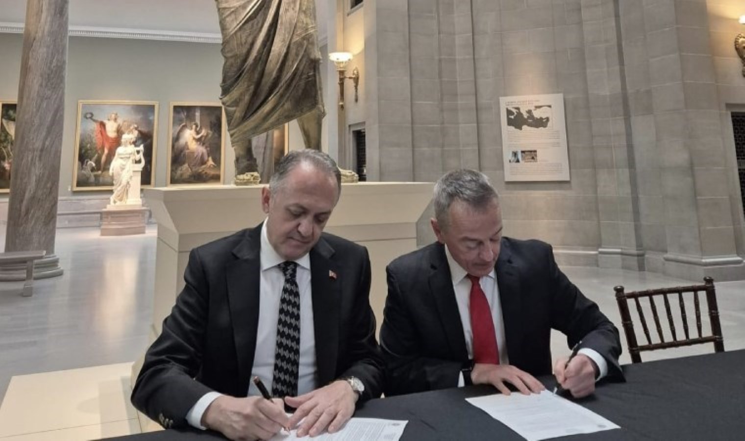 Yasadışı yollarla ABD’ye götürülen Marcus Aurelius heykeli Türkiye’ye iade edildi