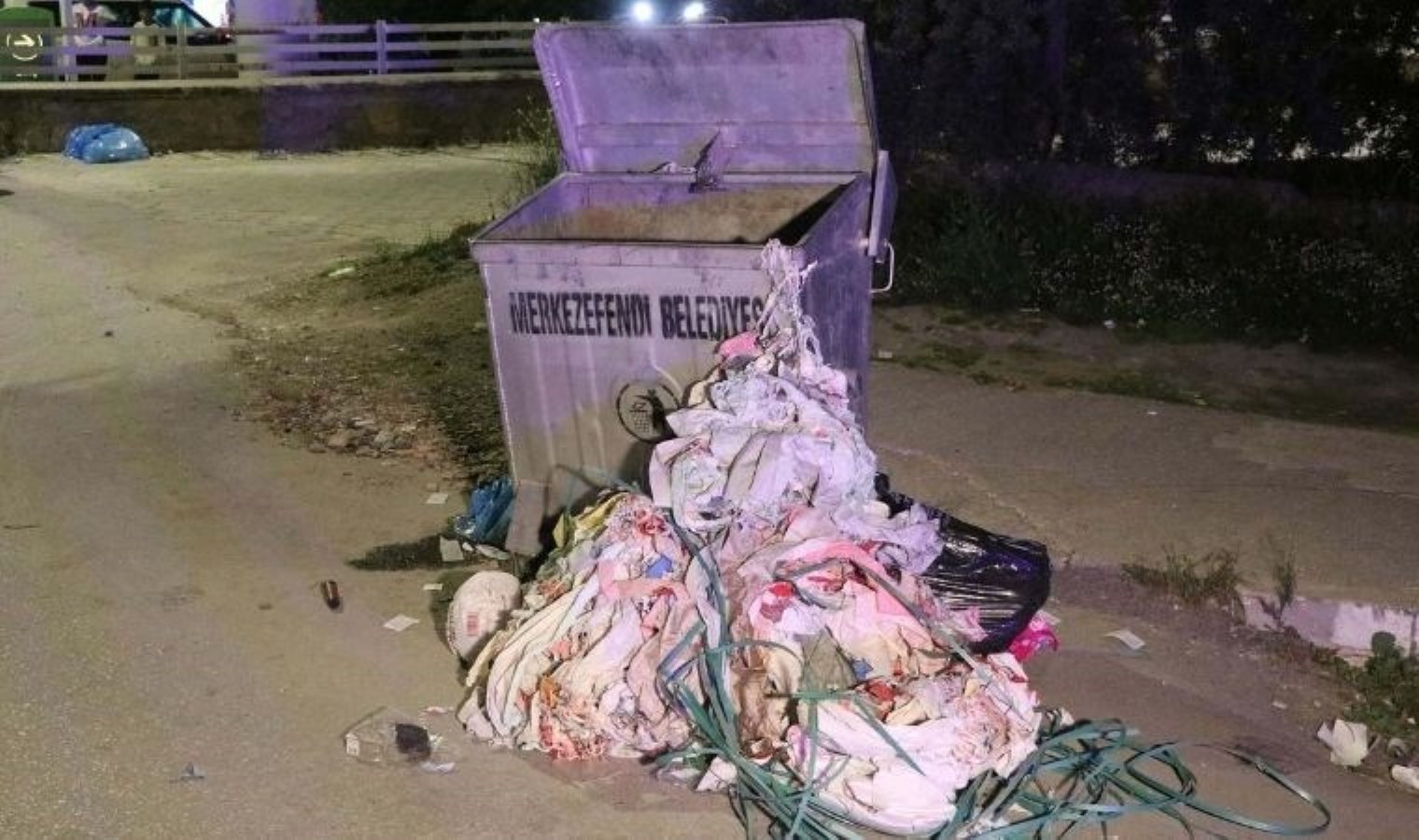 Yeni doğan bebek çöp konteynerinde bulunmuştu: Annesi bırakmış!