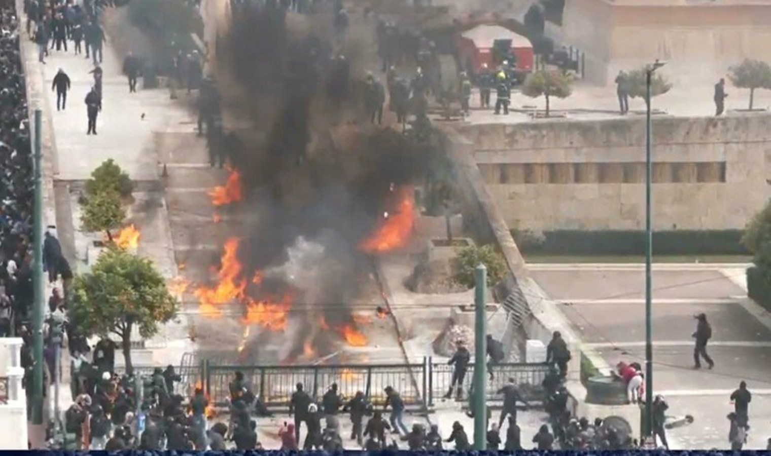 Yunanistan’da genel grev: Atina’da ulaşım durdu!