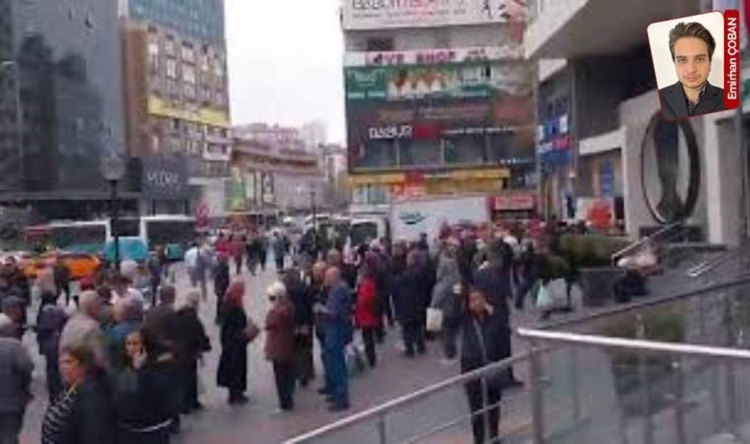 Yurttaş ucuz gıda sırasında