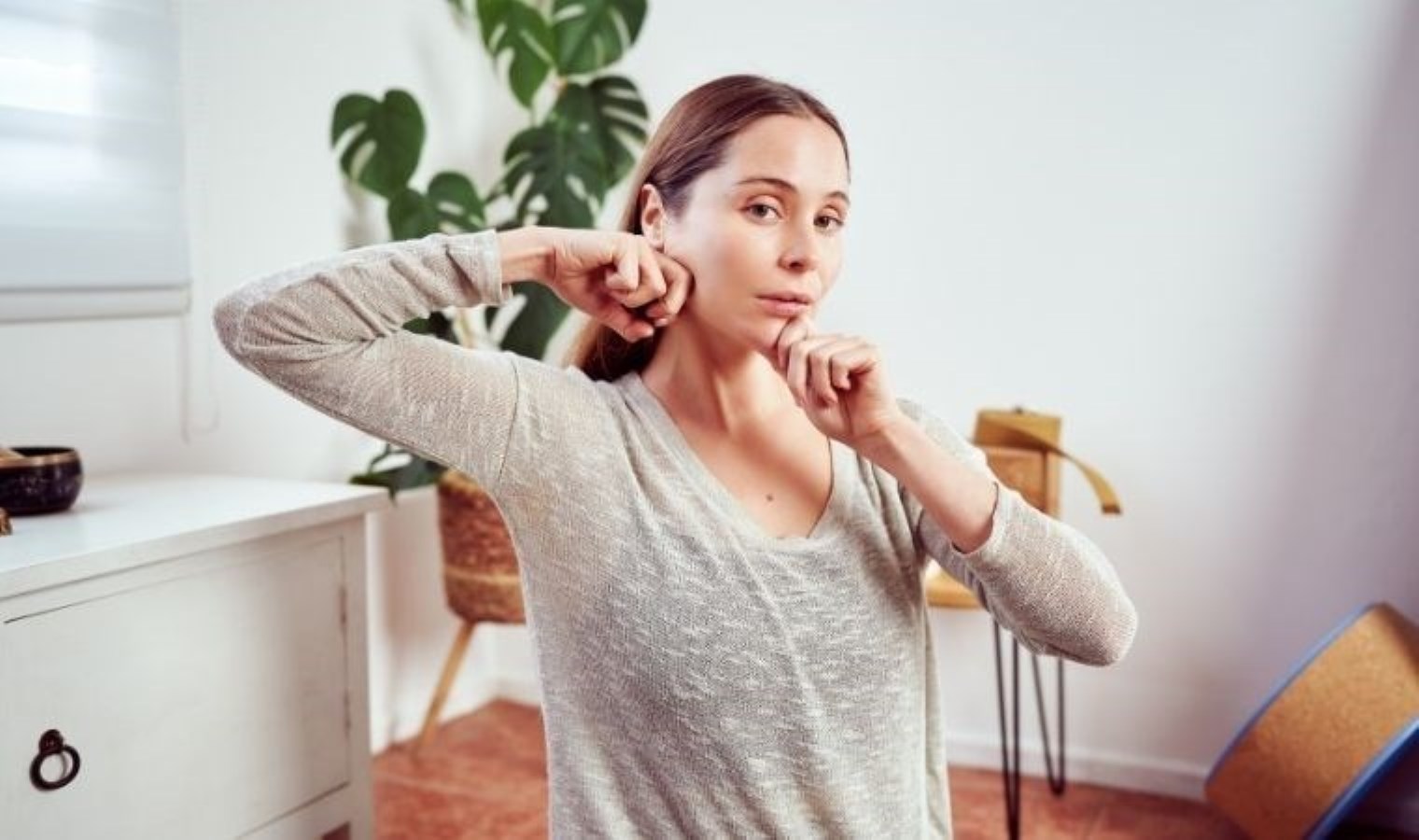 Yüz kaslarınızı güçlendirerek sarkma ve kırışıklıkları önleyin: Yüz yogasının cilde 5 faydası ve uygulama yöntemleri