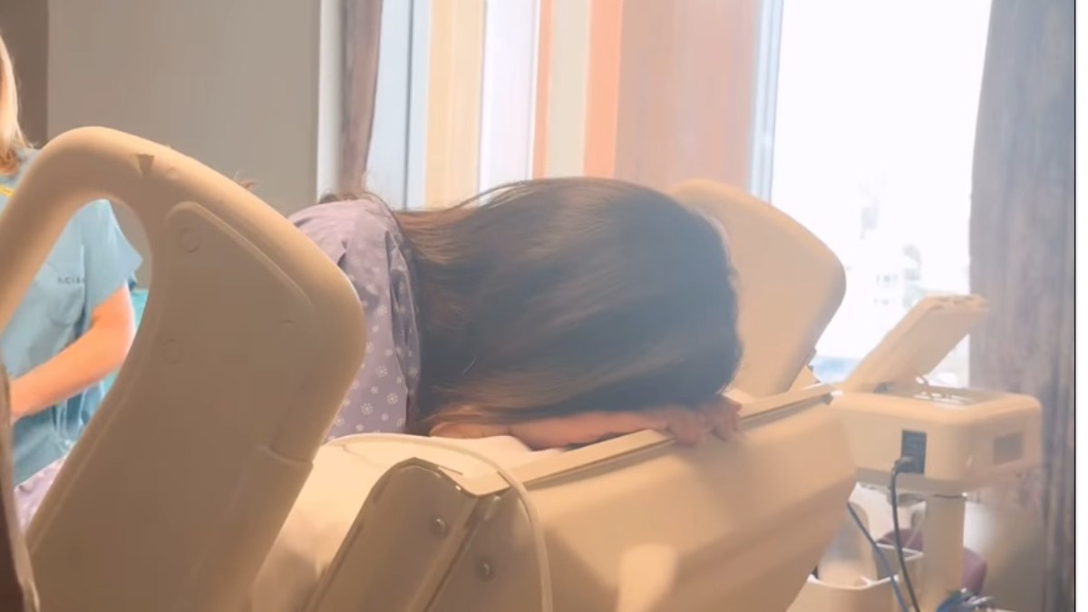 Zeynep Sever Demirel, Yasmin bebeğin yüzünü gösterdi! Doğum hikayesine beğeni yağdı