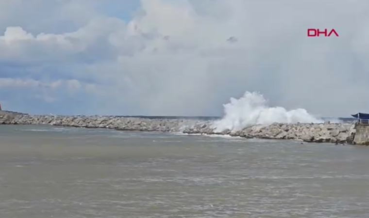 Zonguldak’ta boyu 8 metreyi aşan dalgalar oluştu