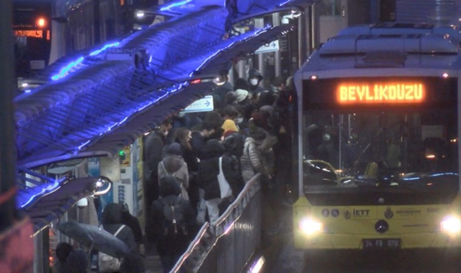 1 Mayıs hangi metro, metrobüs durakları kapalı? 1 Mayıs metro, metrobüs durakları ne zaman açılacak?
