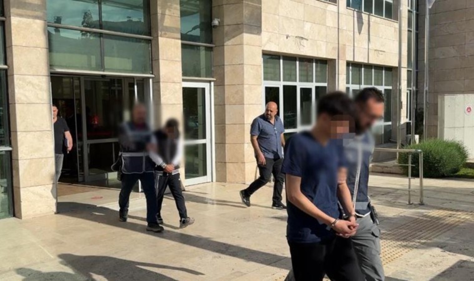 14 yaşındaki çocuğa cinsel istismarda bulunan 2 kişi tutuklandı