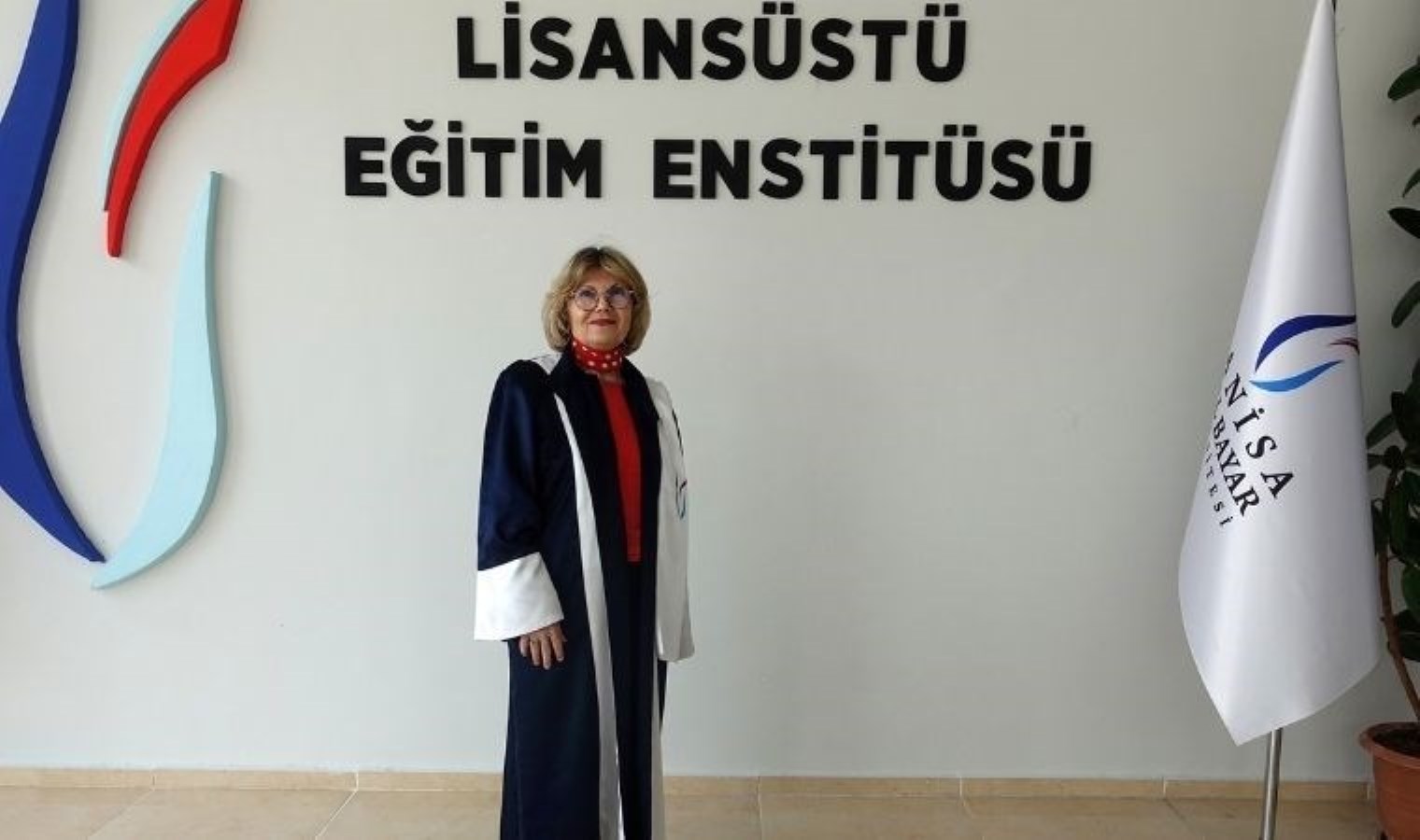 40 yıl sonra üniversiteye döndü: Doktor ünvanı aldı!