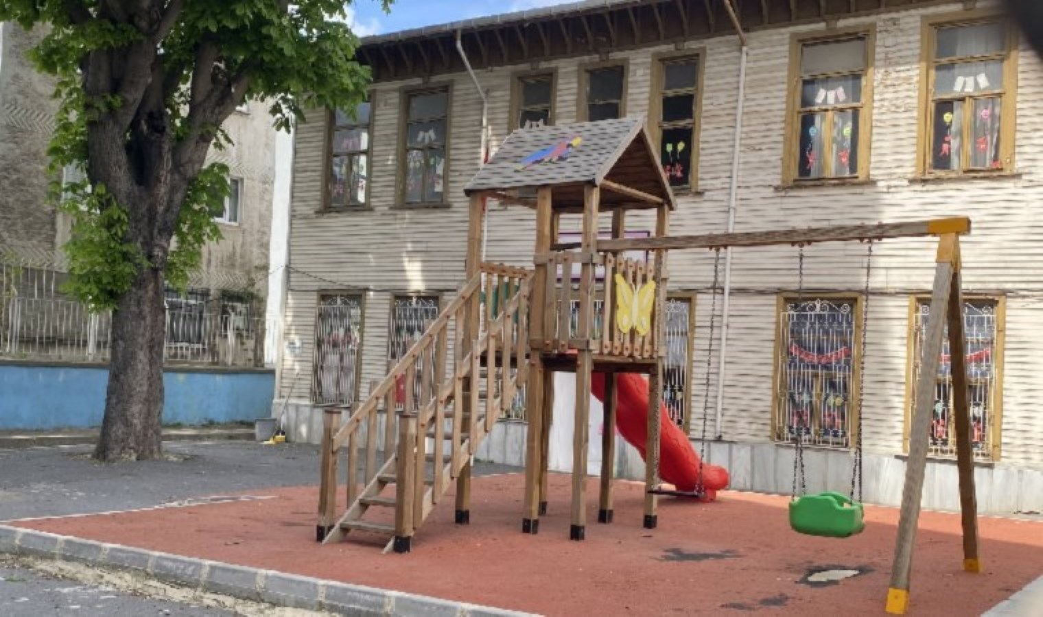 6.2’lik depremin ardından… Üsküdar’da hasar gören anaokulu boşaltıldı!