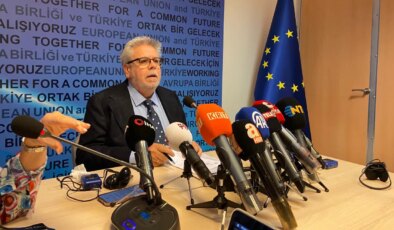 AB raportörü Amor: İmamoğlu’nun tutuklanması karışık bir sinyal