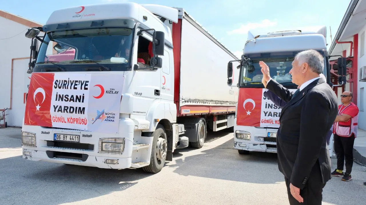 Adana’dan Suriye’ye 3 tır yardım malzemesi gönderildi