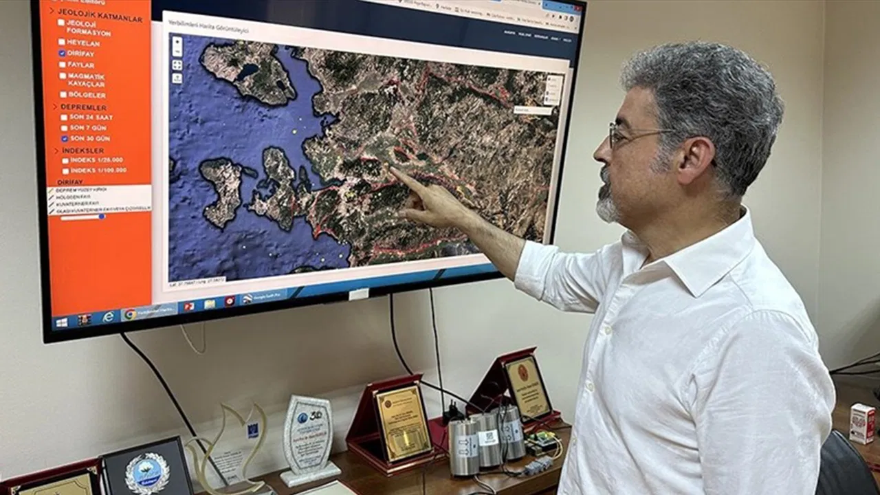 Akdeniz 6 ile sallandı… Muğla, Datça’daki deprem sonrası Prof. Dr. Sözbilir’den korkutan senaryo: ‘Deprem fırtınasını yeniden başlatabilir!’