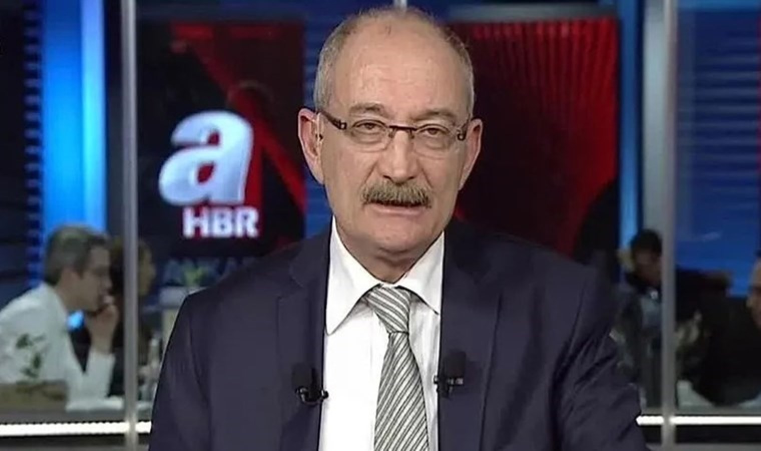 Akşam Gazetesi Ankara Temsilcisi Emin Pazarcı’nın çirkin ifadeleri gündem oldu: ‘Ananın haline gülüyorum…’