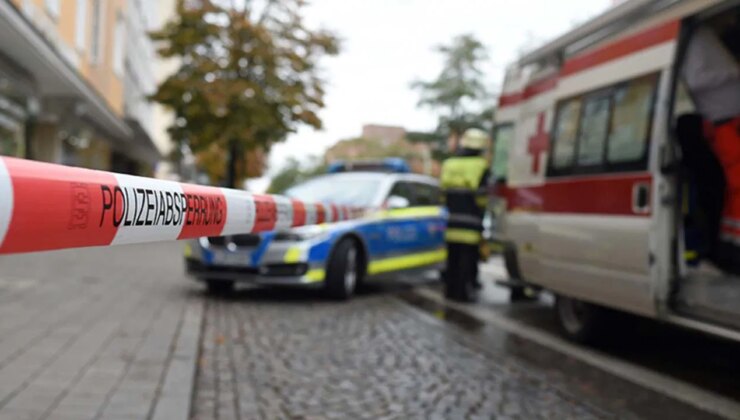 Almanya’da tren istasyonunda bıçaklı saldırı: Çok sayıda yaralı var!