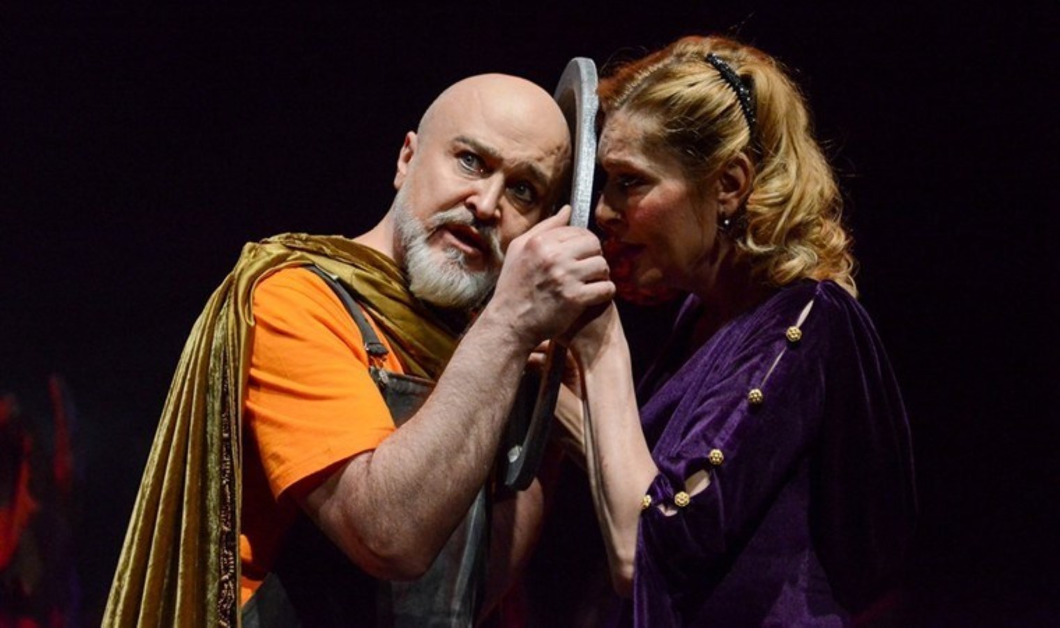 Ankara Devlet Tiyatrosu’nun sahneye taşıdığı oyun, tragedyadan modern polisiyeye uzanıyor: Oidipus’un izinde…