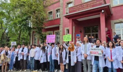 Ankara Üniversitesi Tıp Fakültesi intörn hekimleri, şiddete karşı iş bıraktı: ‘Sağlıkta şiddet sona ersin’