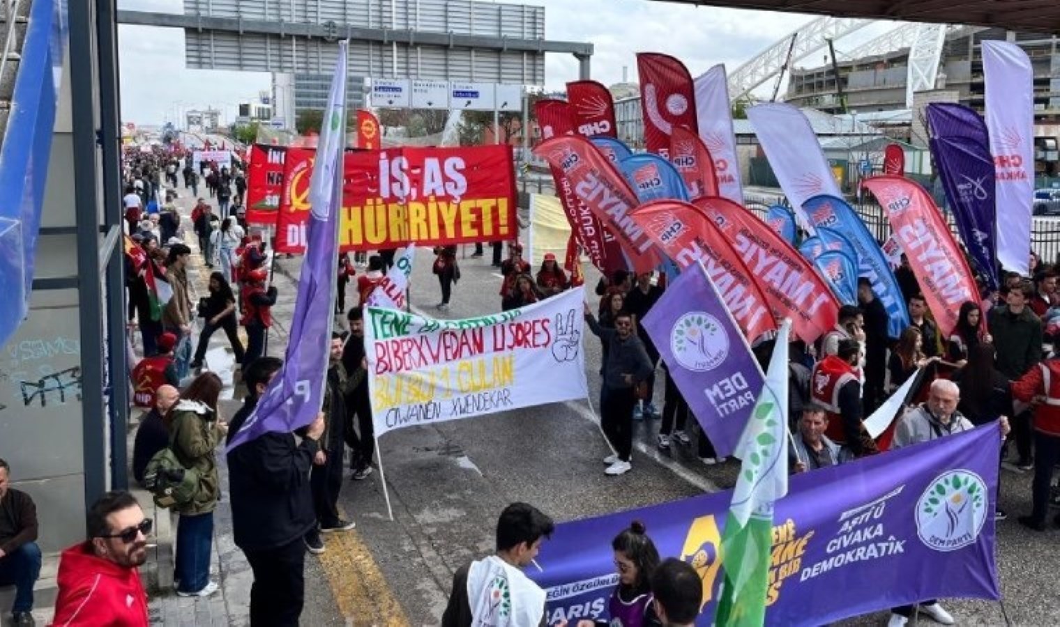 Ankara’da 1 Mayıs kutlamaları için yurttaşlar toplanmaya başladı