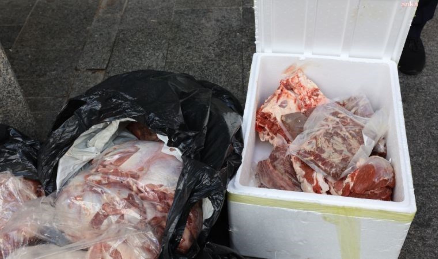 Antalya Otogarı’nda usulsüz şekilde taşınan 300 kilogram ete el konuldu