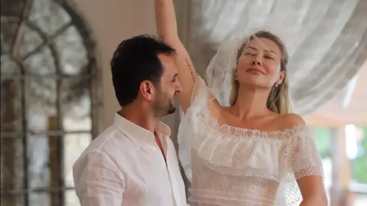 Aylin Coşkun boşanmaktan vazgeçti! Eşinin doğum gününü sosyal medyadan kutladı