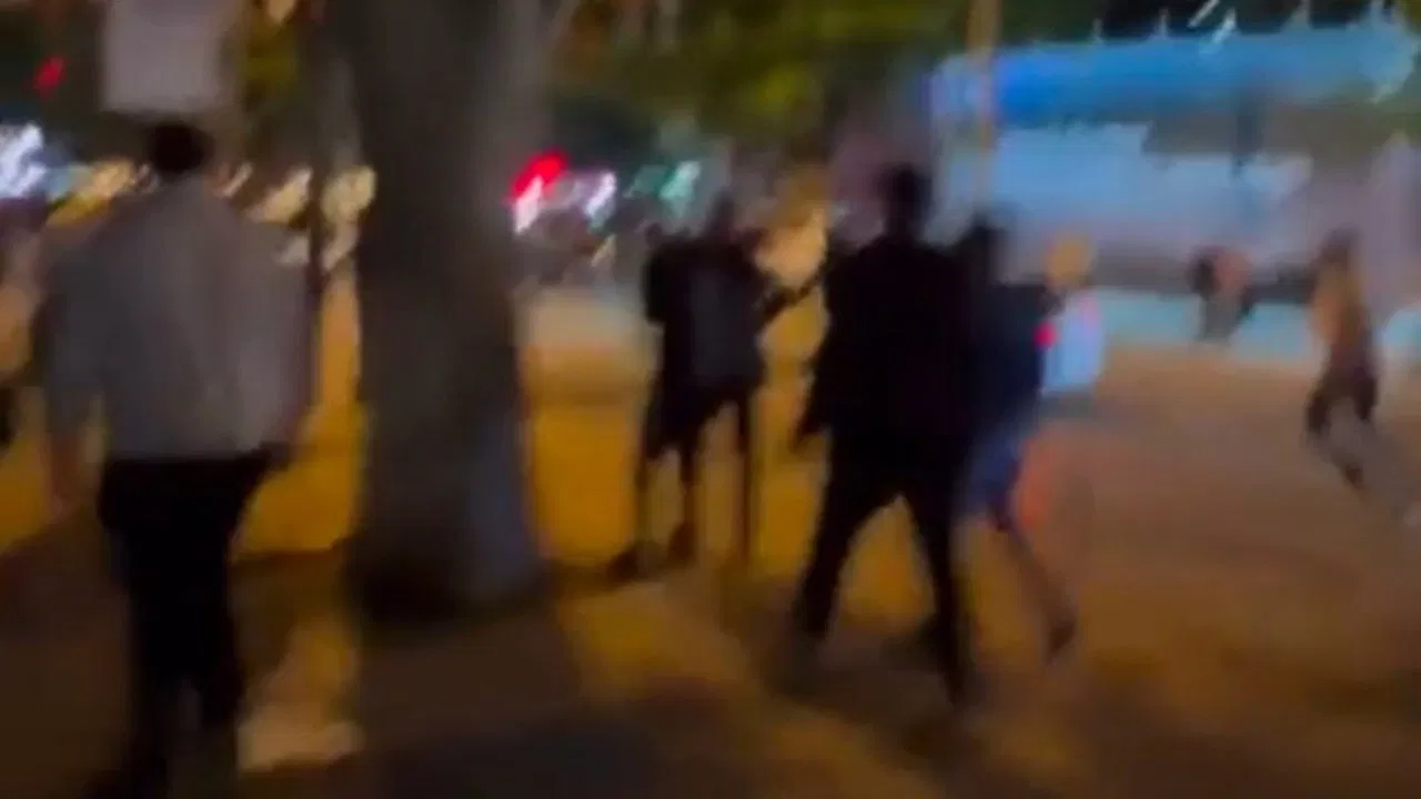 Bağdat Caddesi’nde kutlama yapan Galatasaraylı taraftarlara saldırı