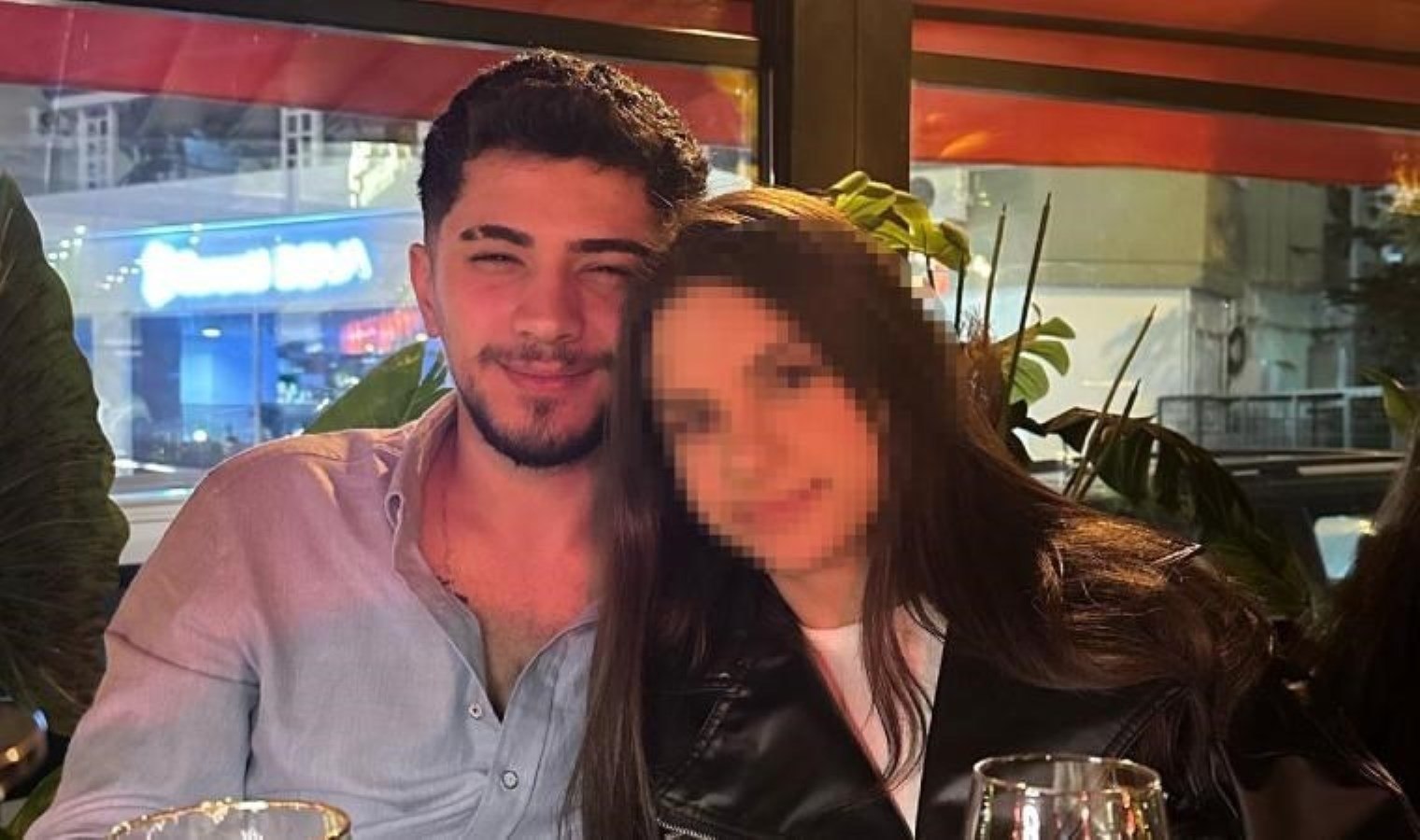 ‘Beni darbediyor’ diye mesaj attı: Sevgilisi yanında ölü bulundu!