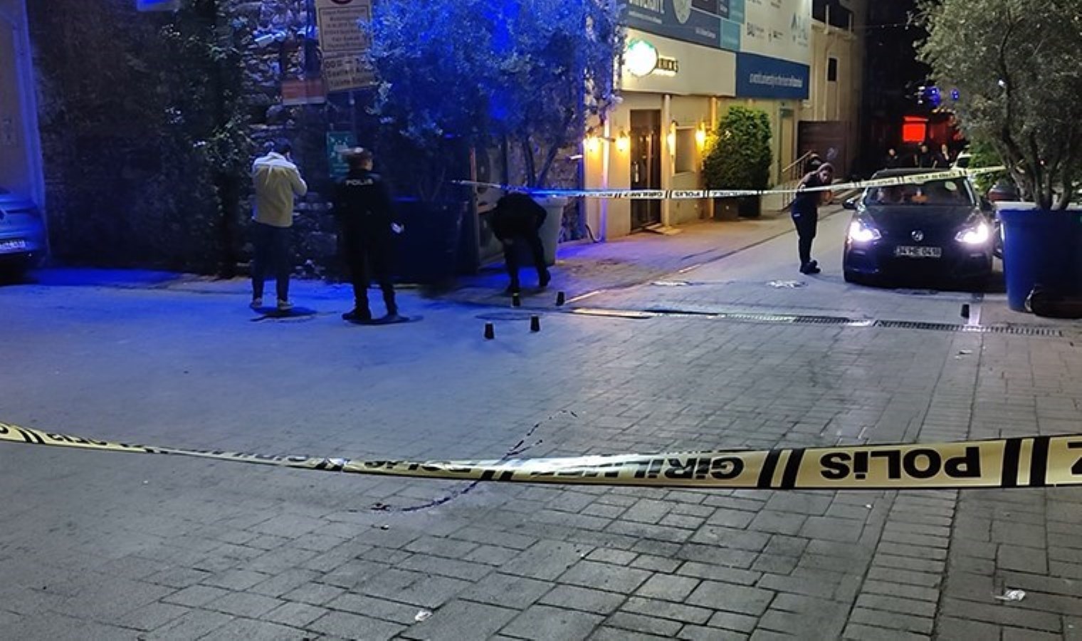 Beşiktaş’ta korku dolu anlar! Eğlence mekanı çıkışında silahlı kavga: 1 yaralı