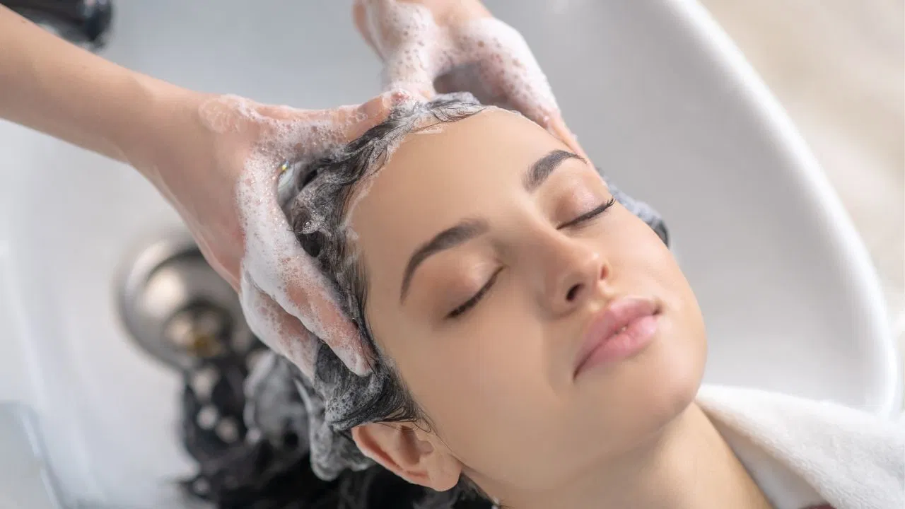Beyaz saçları 15 günde kendi rengine geri döndüren doğal yöntem