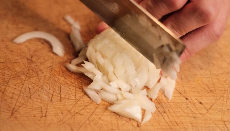 Bilim insanları ağlamadan soğan doğramanın sırrını açıkladı