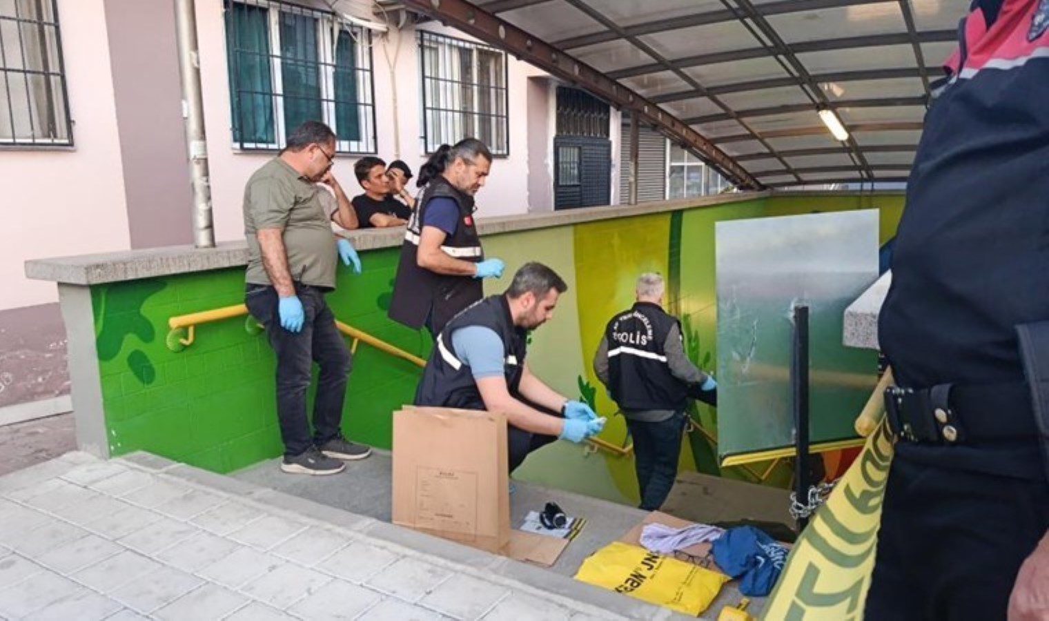 Bir erkek dehşeti daha! Eski eşini alt geçitte katletti