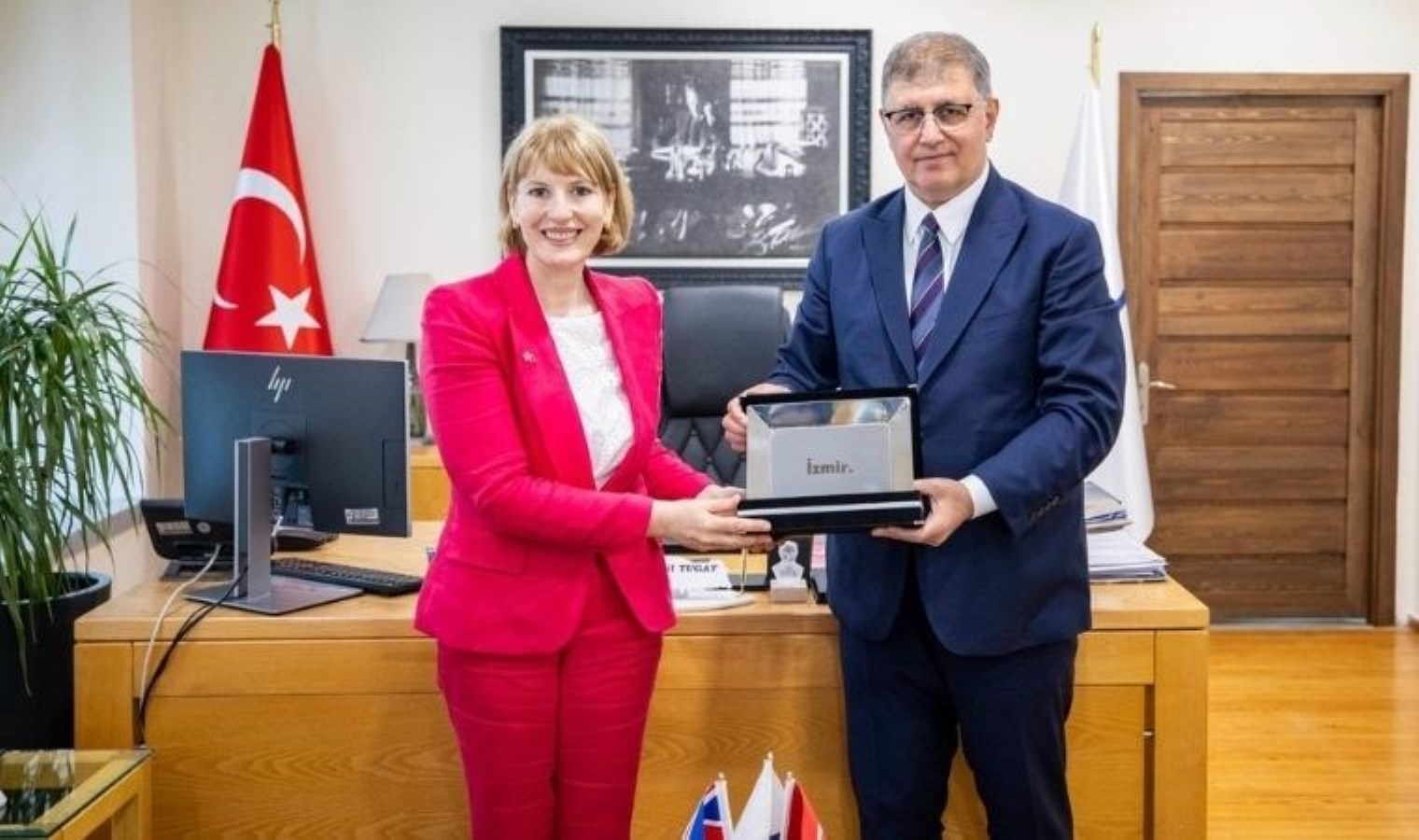 Birleşik Krallık Büyükelçisi’nden Cemil Tugay’a ziyaret