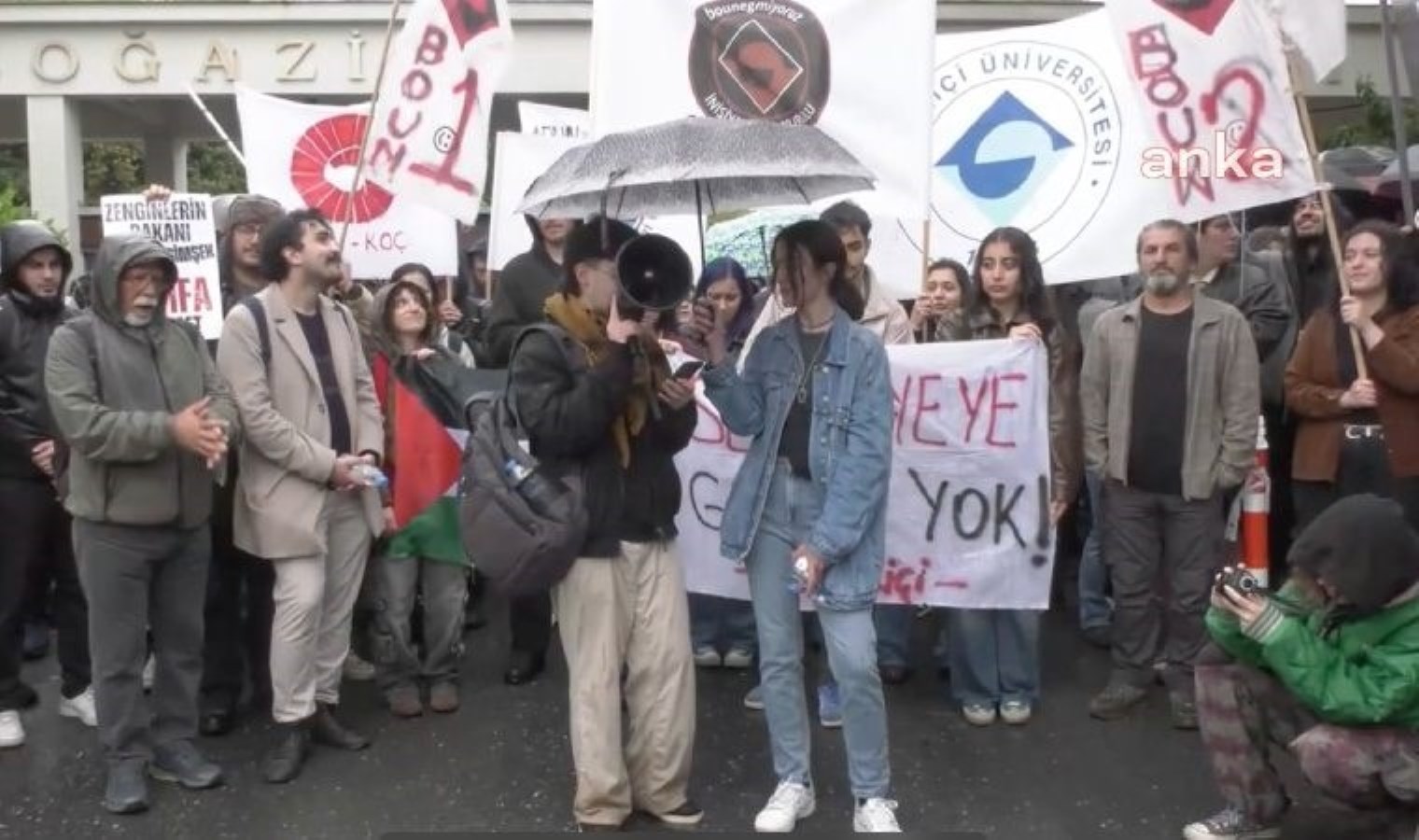 Boğaziçi Üniversitesi öğrencileri “Finans Zirvesi”ni protesto etti