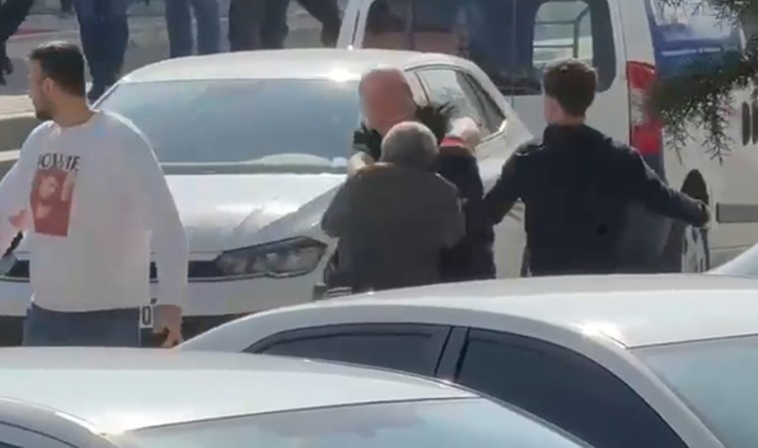 Bolu’da ortalık karıştı: Sokak ortasında yumruklar konuştu!