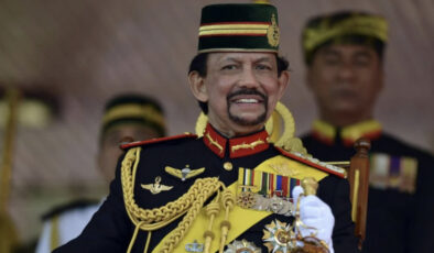 Brunei’de dünyanın en zengin hükümdarı hastanelik oldu