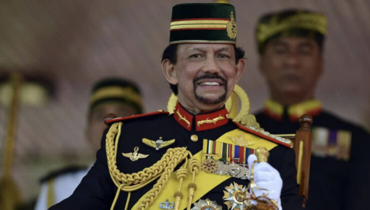 Brunei’de dünyanın en zengin hükümdarı hastanelik oldu