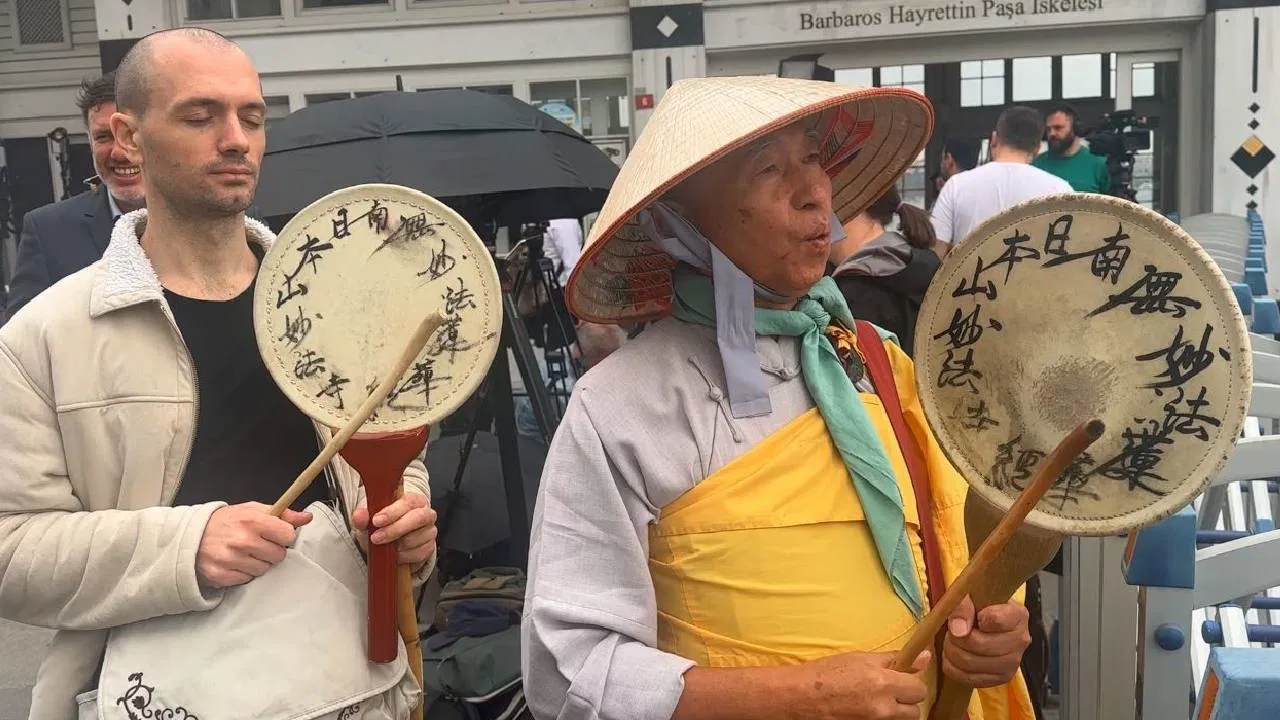 Budist rahip müzakereler için İstanbul’a geldi!