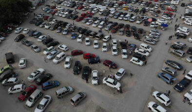 Bursa’da İkinci el oto pazarında bayram havası