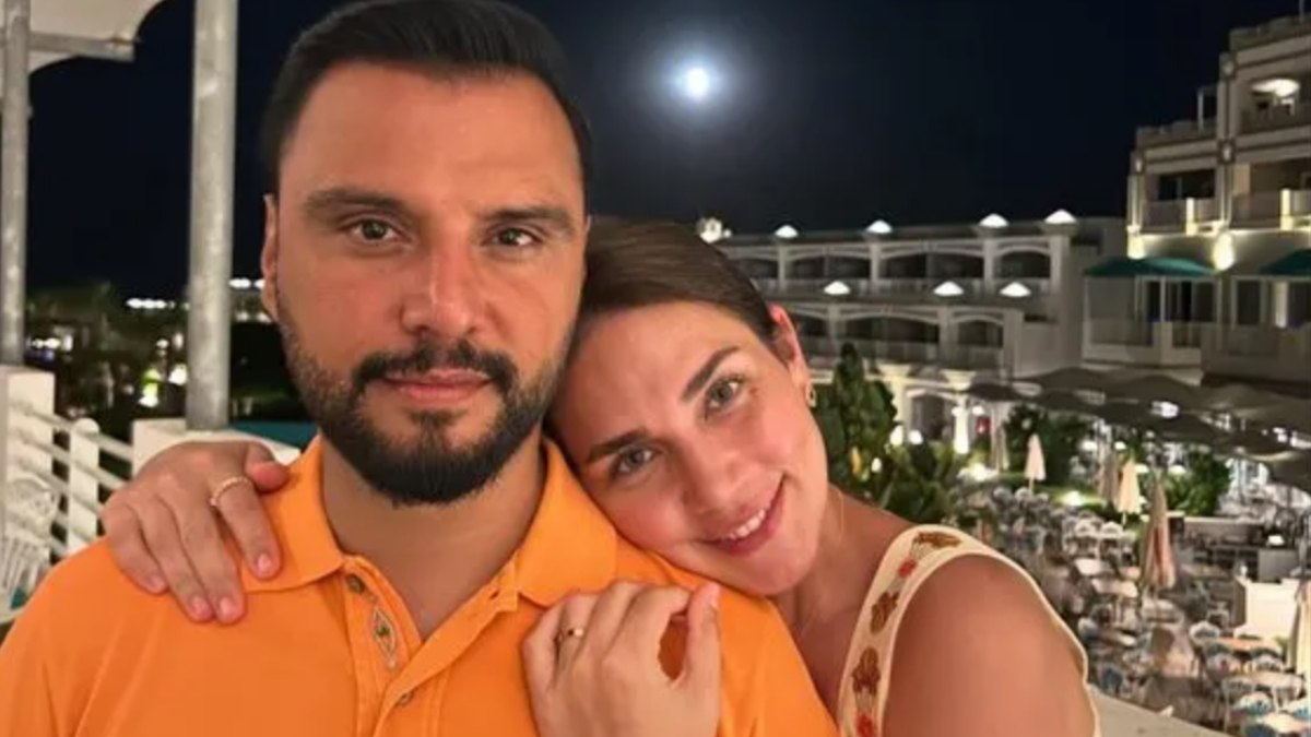 Buse Varol’un annesinin güzelliği gündem oldu! Görenler yorum attı