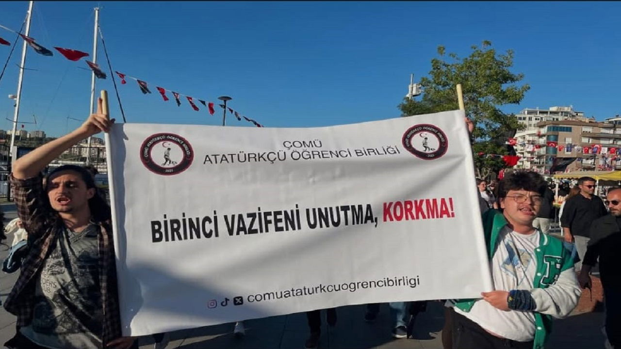 Çanakkaleli öğrencilerden iktidara sert tepki: ‘Bu milletin kaderi ne Saray’da çizilir ne Kandil’de yazılır’