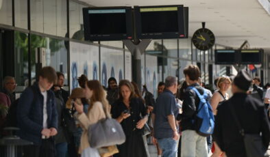 Cannes törenine saatler kala Fransa karanlığa gömüldü