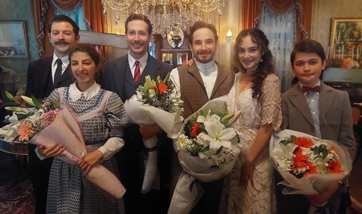 Cem Yiğit Üzümoğlu ‘Şakir Paşa Ailesi’ dizisine veda etti: ‘Yarın kavuşacağımız güne kocaman bir merhaba’